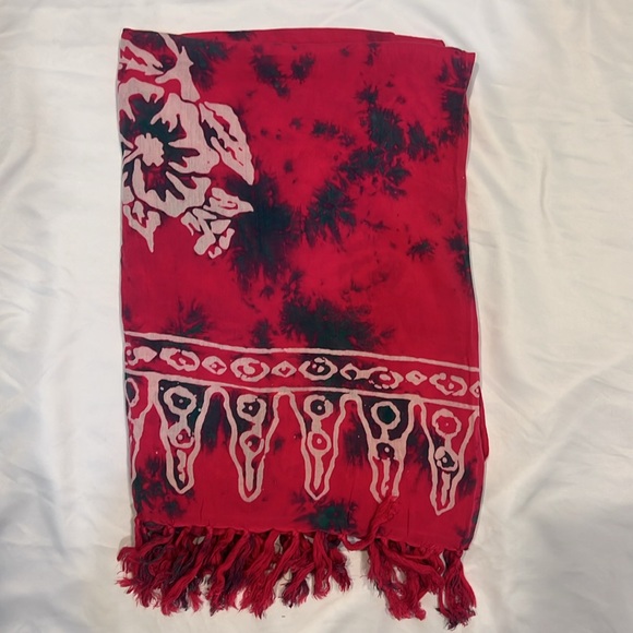 CYN creations sarong wrap/scarf fringed Pink/White/purpleTie Dye 43”W X 52”H.